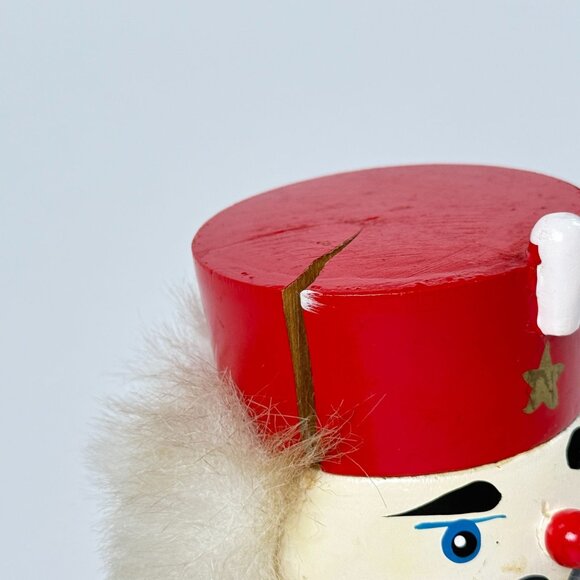 Vintage Handmade Wooden Nutcrackers Pair 6" Tall Red & Green Damaged Condition - Picture 4 of 7